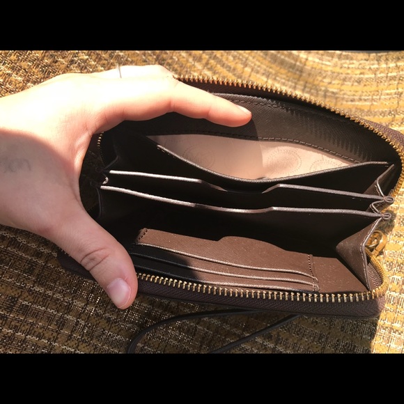 Michael Kors Zip Wallet - Picture 4 of 4